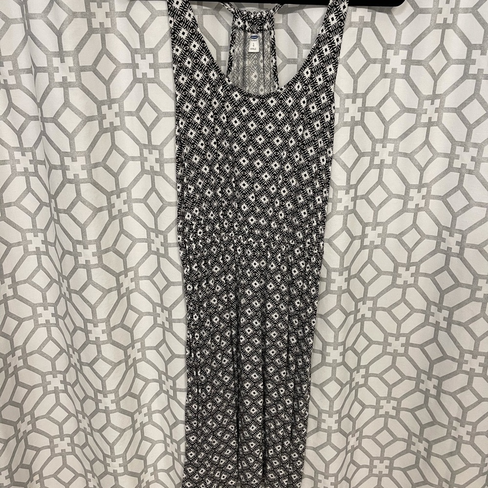 Old navy knee length black white graphic dress